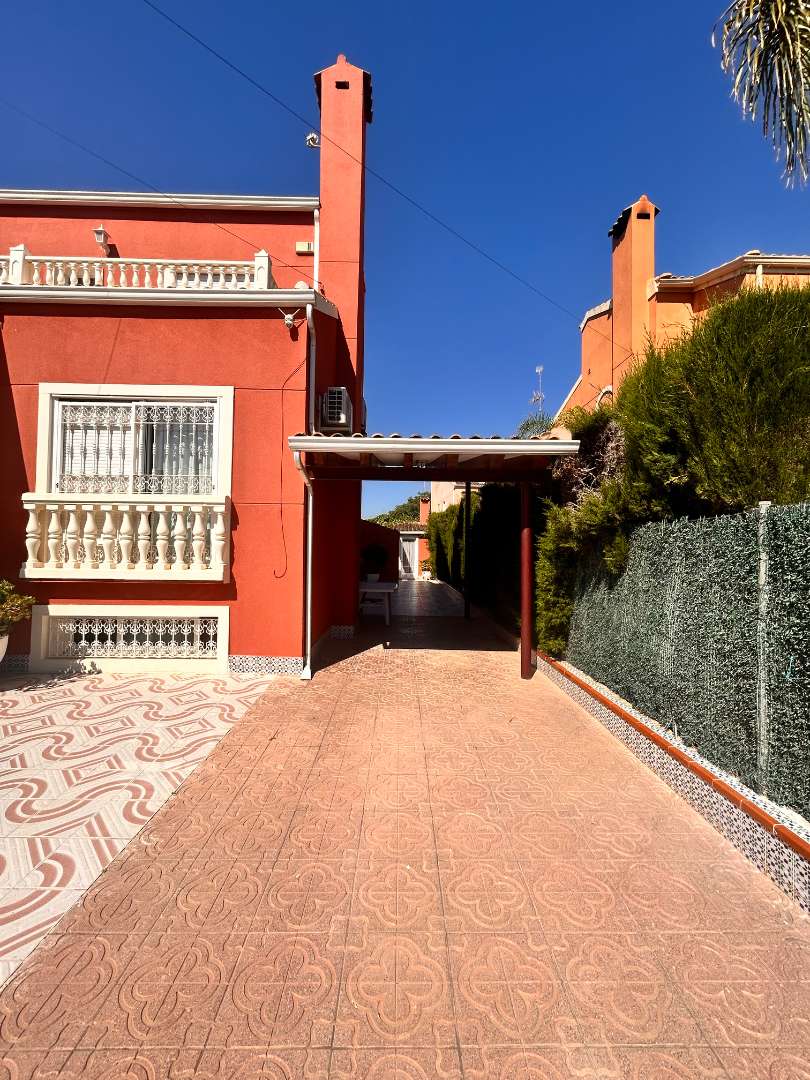 Casa o chalet en venta en Carrer Pino Verde, Valverde — 2